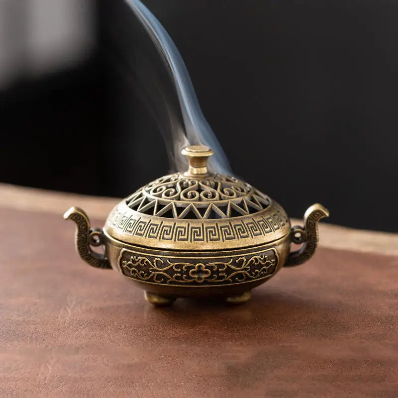 Exquisite Compact Incense Burner Three-Legged Stove Design Hollow Pattern Indoor Desktop Home Decorative Plate