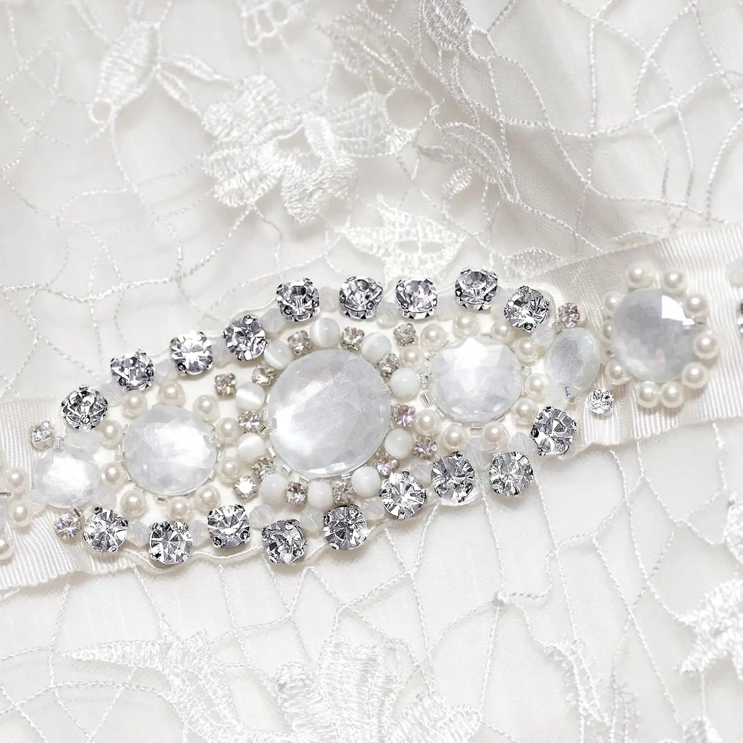 500PCS Crystal Stitching Rhinestones Stitching Rhinestones with Silver Claws 3-10 mm Glass Rhinestones for Crafts, Garment