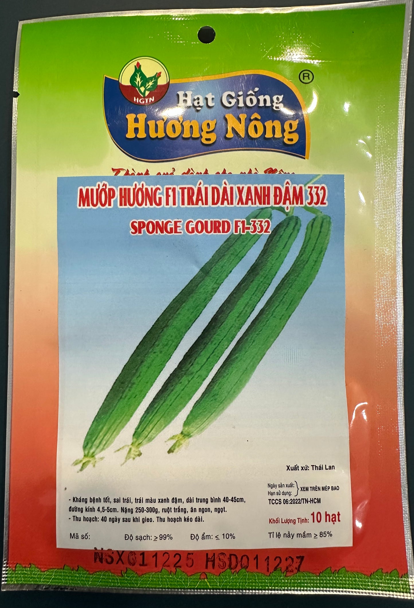 Long-Fruit Dark Green Sponge Gourd Seeds (Mướp Hương F1 Trái Dài Xanh Đậm 332)